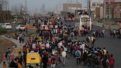 Власти Индии эвакуируют сотни тысяч граждан, заблокированных в столице из-за карантина