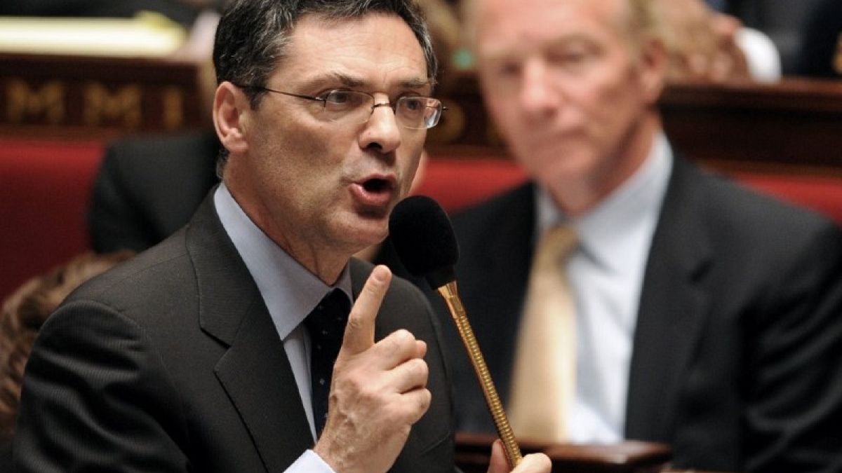 فيروس كورونا يغيّب الوزير الفرنسي المحافظ السابق باتريك ديفيدجيان