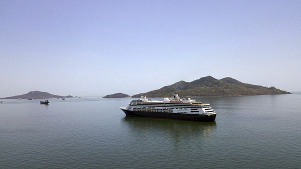 Navios de cruzeiro evacuados na Austrália e Panamá Navios de cruzeiro evacuados na Austrália e Panamá