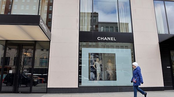 Fransız moda devi Chanel: Covid-19 ile mücadele için maske ve önlük üretebiliriz Fransız moda devi Chanel: Covid-19 ile mücadele için maske ve önlük üretebiliriz