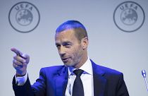 Leállíthatják a nemzeti futballbajnokságokat