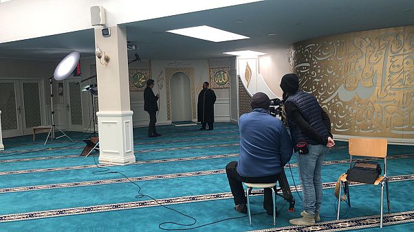Avusturya'da yeni tip koronavirüs: Ülkenin kamu yayıncı kuruluşu ORF ilk defa Müslümanlara yönelik dini içerikli program yayınladı Avusturya'da yeni tip koronavirüs: Ülkenin kamu yayıncı kuruluşu ORF ilk defa Müslümanlara yönelik dini içerikli program yayınladı