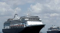 Transferidos a otro barco varios pasajeros del Zaandam en Panamá para "dejar espacio a los enfermos"