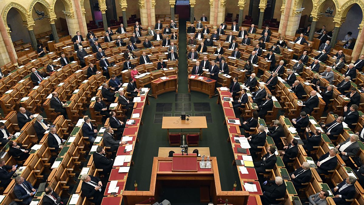 Ma dönt a felhatalmazási törvényről a parlament