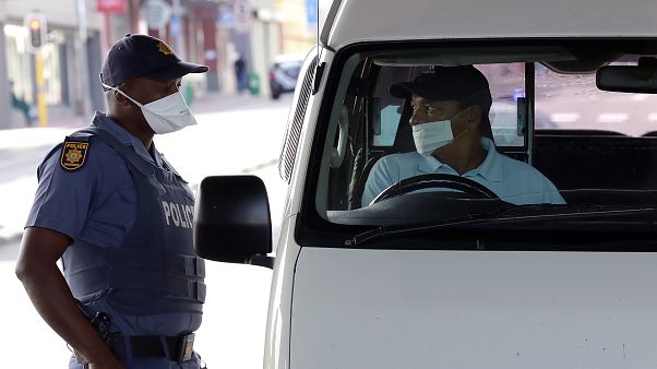 Afrikalılar salgından batıyı sorumlu tutuyor: Avrupalılara 'koronavirüsler' diye sesleniyor Afrikalılar salgından batıyı sorumlu tutuyor: Avrupalılara 'koronavirüsler' diye sesleniyor