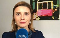 Isabel Marques a Silva, correspondente da euronews, enuncia medias de combate à crise