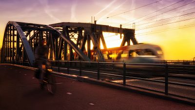 High speed train powered by solar energy High speed train powered by solar energy