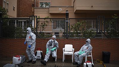 La pandemia golpea con especial dureza las residencias de ancianos en España