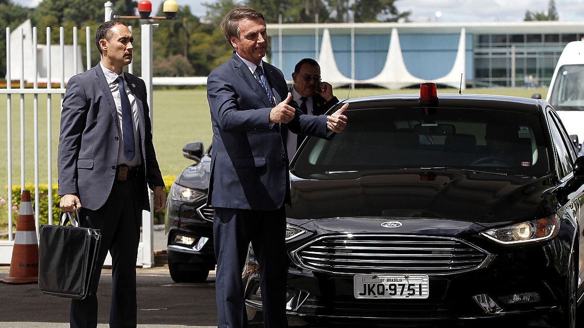 الرئيس البرازيلي بولسونارو يغادر إقامة قصر الفرادى الجمهوري - 2020/03/13