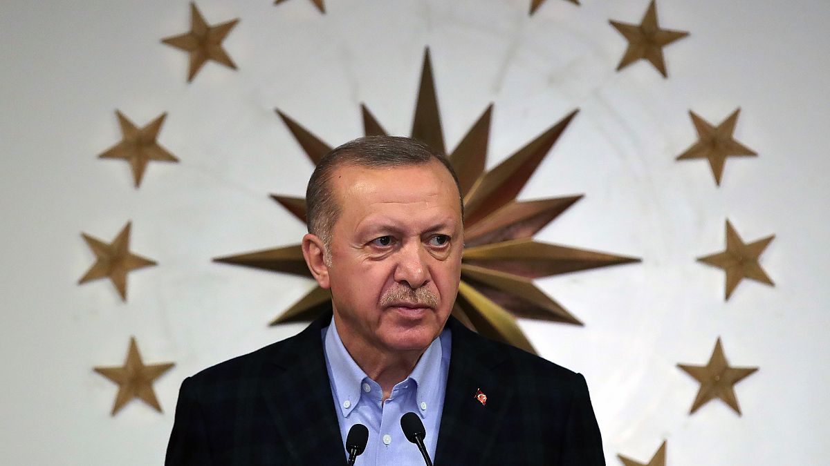 إردوغان يطلق حملة تبرّعات لمواجهة تداعيات كورونا ويتبرّع براتبه لمدة 7 أشهر