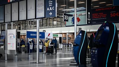 Aeroporto de Orly encerra devido à pandemia