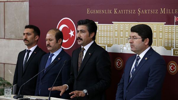 AK Parti ve MHP gruplarının ortak hazırladığı infaz düzenlemesine ilişkin kanun teklifi TBMM Başkanlığına sunuldu AK Parti ve MHP gruplarının ortak hazırladığı infaz düzenlemesine ilişkin kanun teklifi TBMM Başkanlığına sunuldu