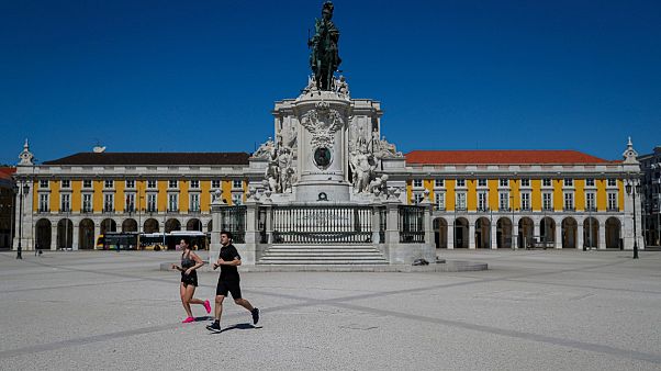 Recolhimento obrigatório em Portugal afasta cidadãos dos transportes públicos Recolhimento obrigatório em Portugal afasta cidadãos dos transportes públicos