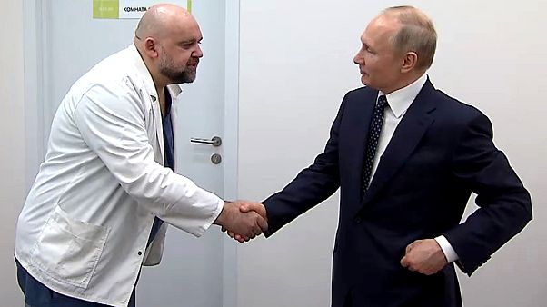 Putin'e hastane gezdiren başhekimin Covid-19 testi pozitif çıktı Putin'e hastane gezdiren başhekimin Covid-19 testi pozitif çıktı