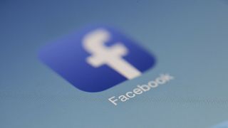 فيسبوك تقرر تقديم 100 مليون دولار لدعم المؤسّسات الإعلامية