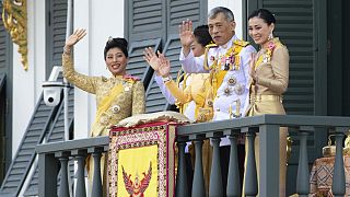 پادشاه تایلند به همراه ۲۰ زن قرنطینه شد
