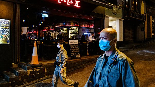 Çinli bilim insanı: ABD ve Avrupa’daki en büyük yanlış virüse karşı maske takmamak Çinli bilim insanı: ABD ve Avrupa’daki en büyük yanlış virüse karşı maske takmamak