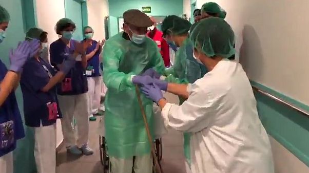 Video | İspanya'nın Katalonya bölgesinde 93 yaşındaki hasta Covid-19'u yendi Video | İspanya'nın Katalonya bölgesinde 93 yaşındaki hasta Covid-19'u yendi