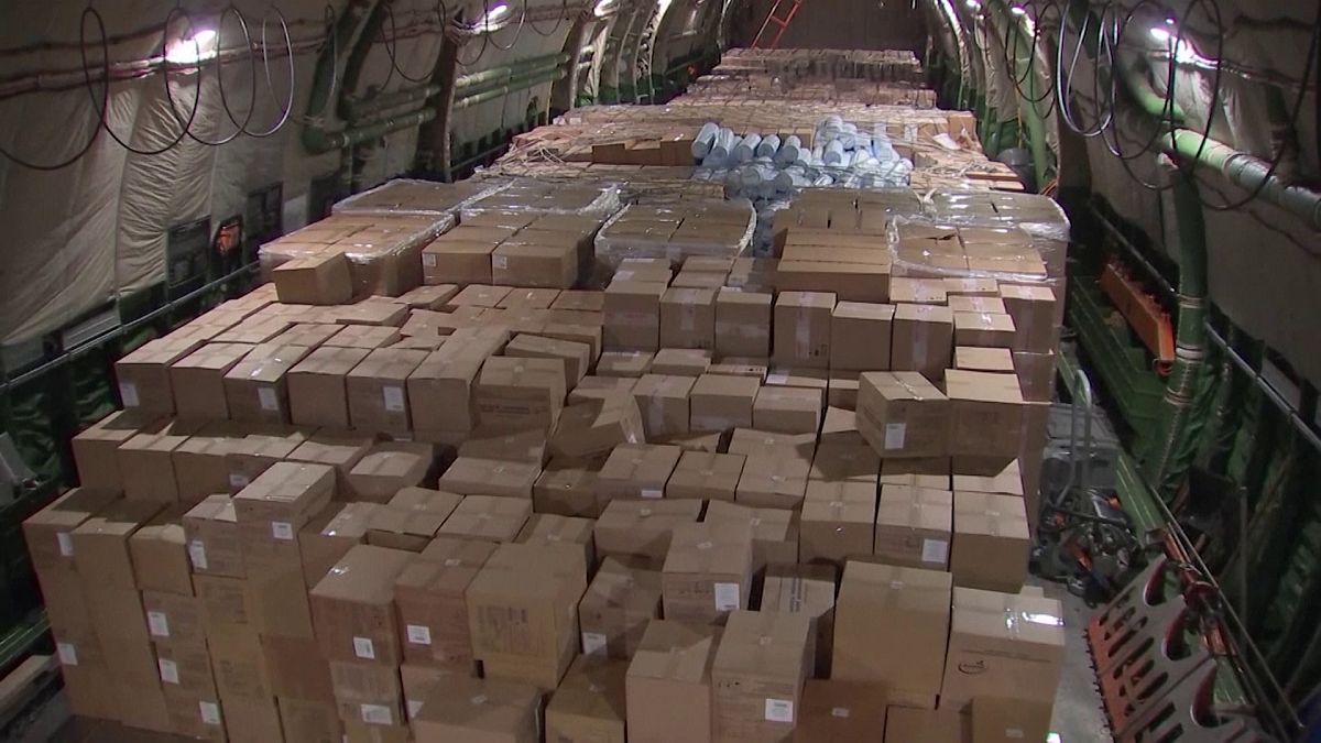 شاهد: روسيا ترسل مساعدات إنسانية إلى الولايات المتحدة لمكافحة كورونا