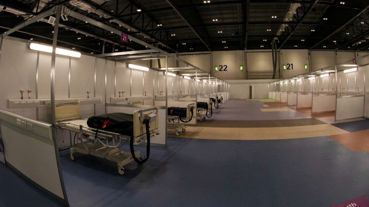 London: Erstes von fünf Behelfskrankenhäusern für Covid-Patienten eingerichtet