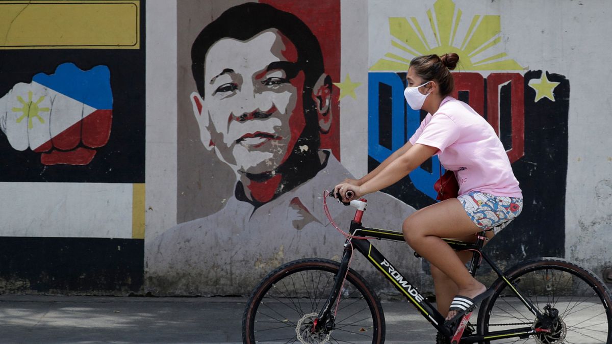 رئيس الفلبين يأمر بإطلاق النار وقتل أي شخص يخرق قواعد العزل بسبب فيروس كورونا