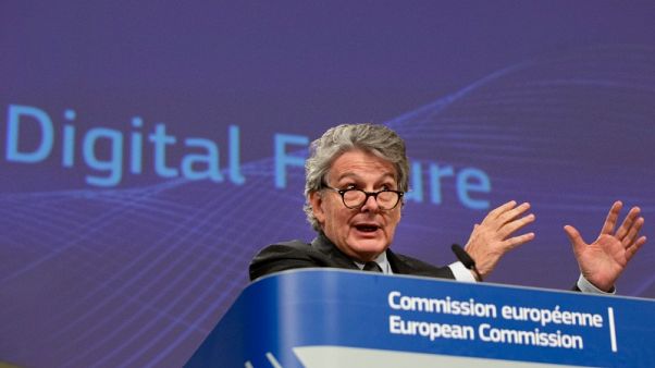 Ue: 100 miliardi per supportare l'occupazione. Breton: "Aiutiamo chi non può" Ue: 100 miliardi per supportare l'occupazione. Breton: "Aiutiamo chi non può"