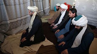 روند مبادله ۱۰۰ زندانی طالبان با ۲۰ نیروی امنیتی دولت افغانستان آغاز شد