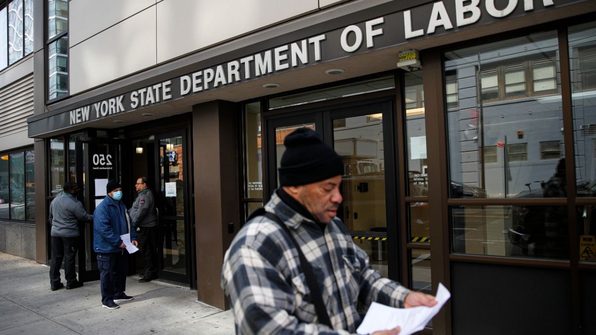 Έκρηξη της ανεργίας στις ΗΠΑ: Πάνω από 6 εκατομμύρια αιτήσεις για επίδομα
