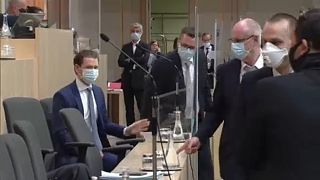Az osztrák parlamentben is kötelező a maszk