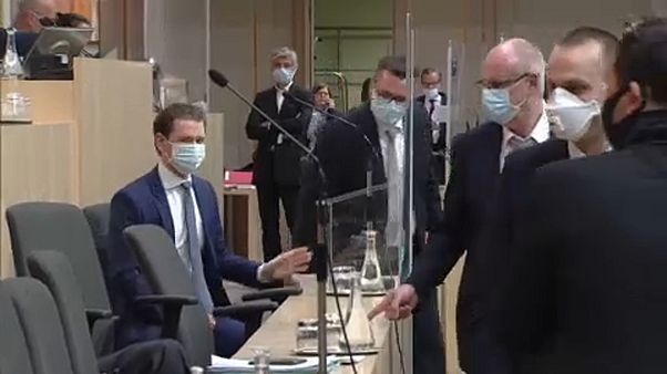 Az osztrák parlamentben is kötelező a maszk Az osztrák parlamentben is kötelező a maszk