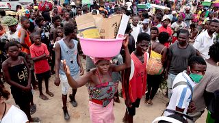 Covid-19: Polícia e militares fiscalizam quarentena em Luanda que muitos continuam a ignorar
