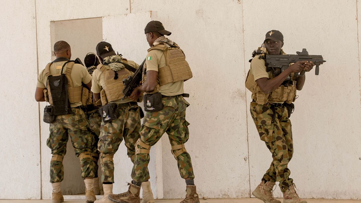 جنود من نيجيريا يتدربوتحت إشراف قوات بريطانية خلال مناورات أمريكية جرت في السينغال - 2020/02/18