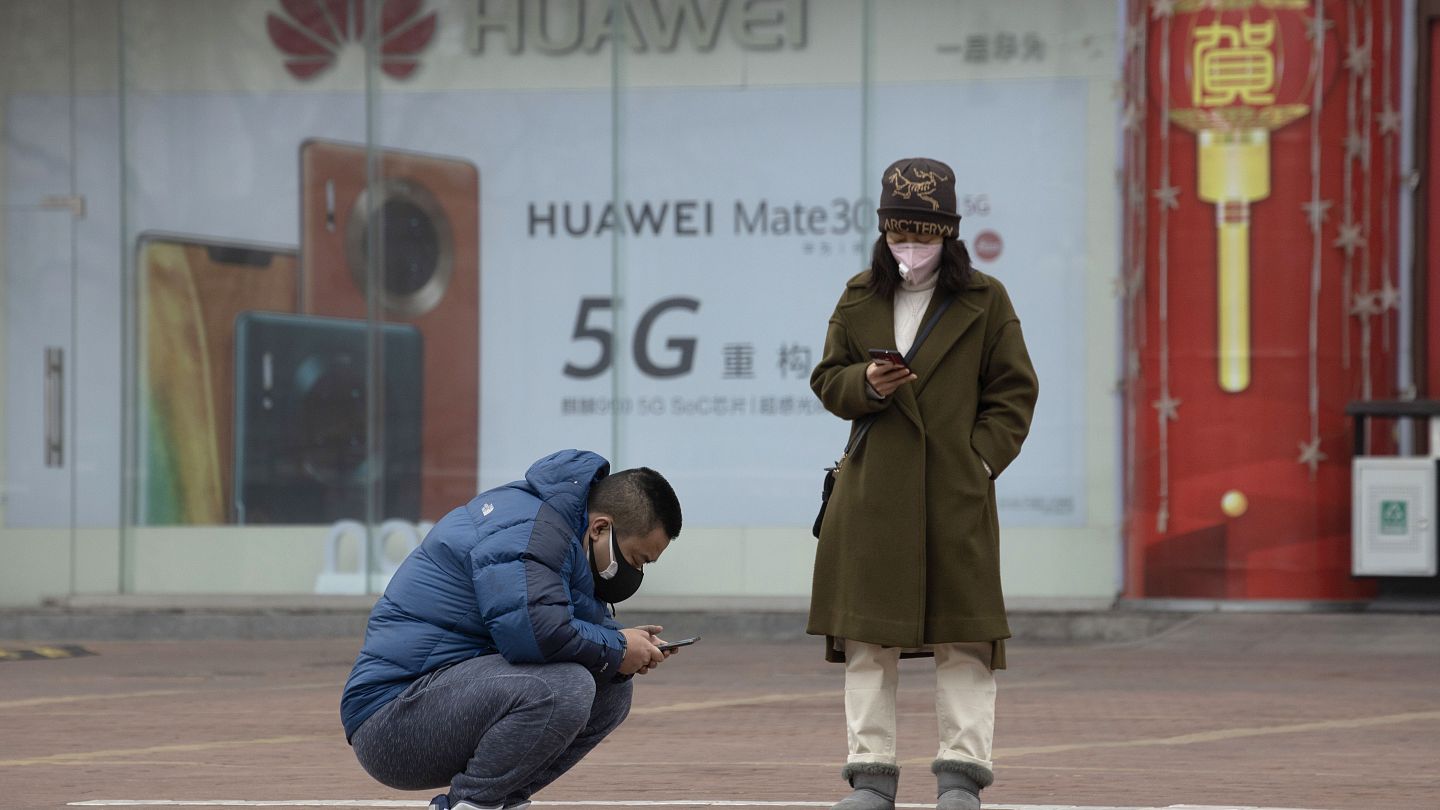 People Are Saying Coronavirus Is A Cover Up For 5g Here S Why