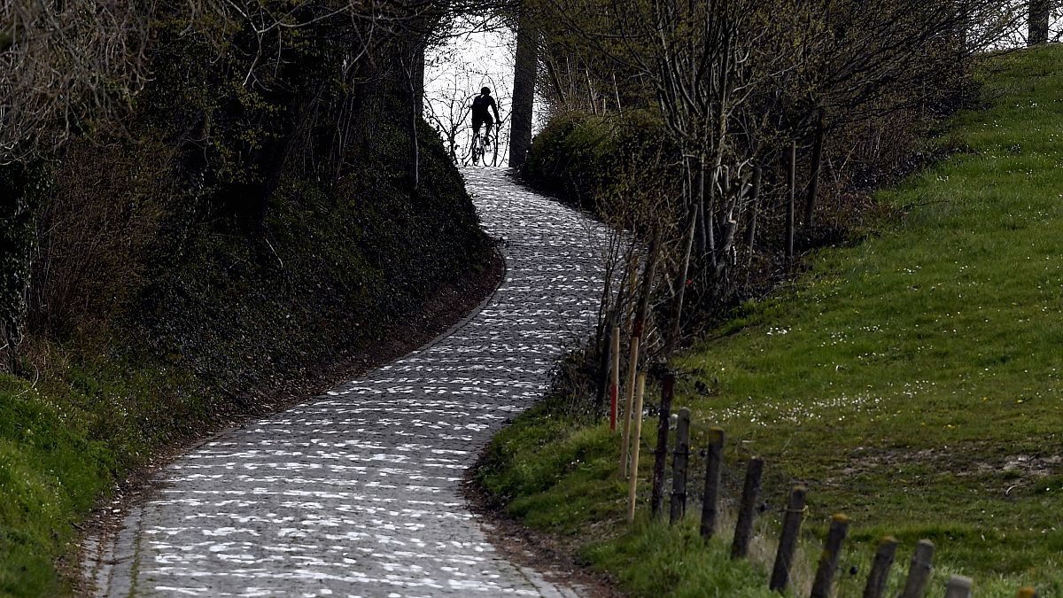 Un reducido pelotón va a disputar la Vuelta a Flandes desde 'casa'