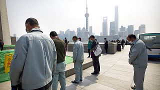 Çin'de salgından ölenler için üç dakikalık saygı duruşu yapıldı