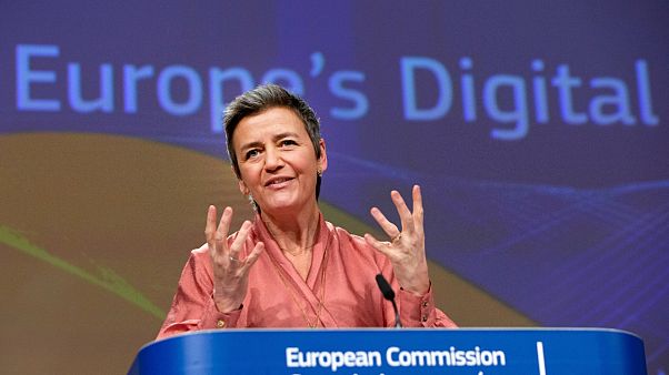 Βεστάγκερ: Χρειαζόμαστε νέες λύσεις και τα κορονοομόλογα ίσως είναι μία απ' αυτές Βεστάγκερ: Χρειαζόμαστε νέες λύσεις και τα κορονοομόλογα ίσως είναι μία απ' αυτές