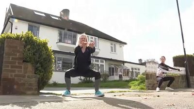 ویدئو؛ انجام ورزش روزانه با رعایت فاصله در لندن در روزهای قرنطینه