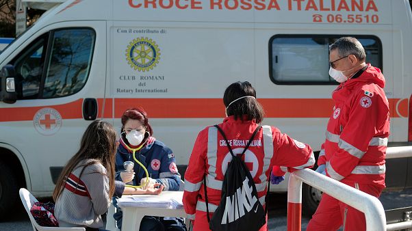 Itália esforça-se por reduzir pacientes nos cuidados intensivos Itália esforça-se por reduzir pacientes nos cuidados intensivos