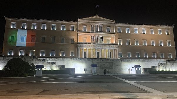 «Ευχαριστώ» της Ιταλίας στην Ελλάδα για τη συμβολική στήριξη «Ευχαριστώ» της Ιταλίας στην Ελλάδα για τη συμβολική στήριξη