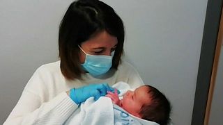 Espanhola conhece filho ao fim de 10 dias