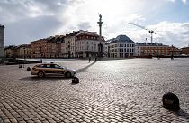 La police municipale fait des rondes à Varsovie en Pologne, le 14 mars 2020