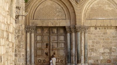 كنيسة القيامة بالقدس مغلقة في أحد الشعانين بسبب الإغلاق المفروض من إسرائيل إثر انتشار فيروس كورونا. 05/04/2020