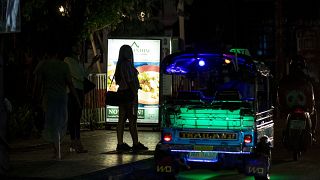 Tayland'da Covid-19 nedeniyle uygulanan gece sokağa çıkma yasağı seks işçilerini vurdu
