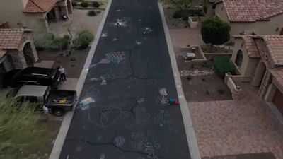 Αριζόνα: Ζωγραφίζοντας καρδιές στους δρόμους