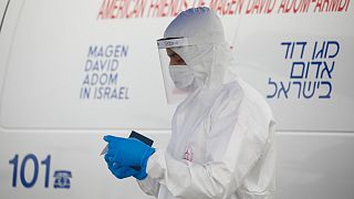 مستشفى إسرائيلي يبتكر طريقة تتيح لعلائلات ضحايا كوفيد 19 إلقاء نظرة أخيرة على أحبائهم