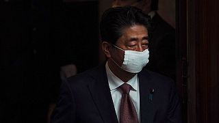 ژاپن با وجود چالش اقتصادی، برای مهار کرونا، وضعیت اضطراری اعلام می‌کند