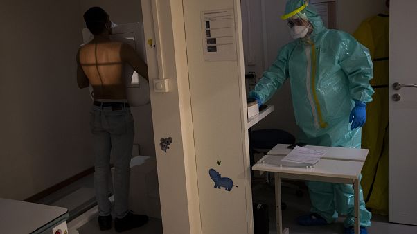 Canlı Anlatım | Covid-19 vaka sayısı dünyada 1 milyon 300 bini, Türkiye'de 30 bini aştı Canlı Anlatım | Covid-19 vaka sayısı dünyada 1 milyon 300 bini, Türkiye'de 30 bini aştı