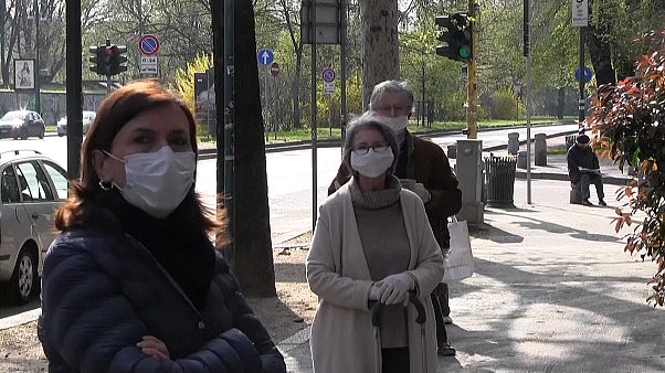 Covid-19: İtalya'nın Lombardia bölgesinde artık insanlar sokağa maskesiz çıkamayacak Covid-19: İtalya'nın Lombardia bölgesinde artık insanlar sokağa maskesiz çıkamayacak