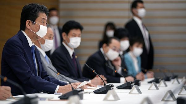 Japonya'da Covid-19 nedeniyle ölü sayısı 100'ü geçti, 7 kentte acil durum ilan edilelecek Japonya'da Covid-19 nedeniyle ölü sayısı 100'ü geçti, 7 kentte acil durum ilan edilelecek