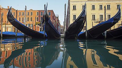 Verlassene Gondeln in Venedig